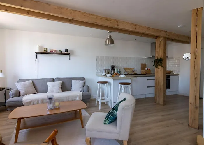 Duplex Refait A Neuf Place Bilange, Proche Château